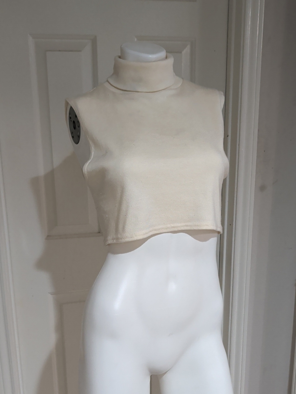 White Stag Sleeveless Turtleneck Crop Top in Cream Women's L/XL